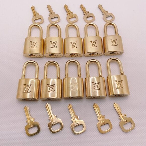 100% Authentic Louis Vuitton Shiny Gold 1 Lock and 1 Key Excellent Condition - Picture 8 of 8